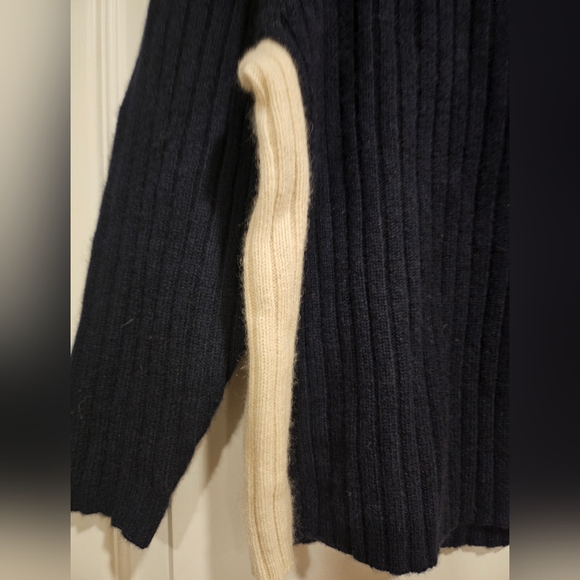 Daniel Bishop 100% Cashmere Navy and Cream Turtleneck Sweater- Boys XL 7 - Picture 3 of 7